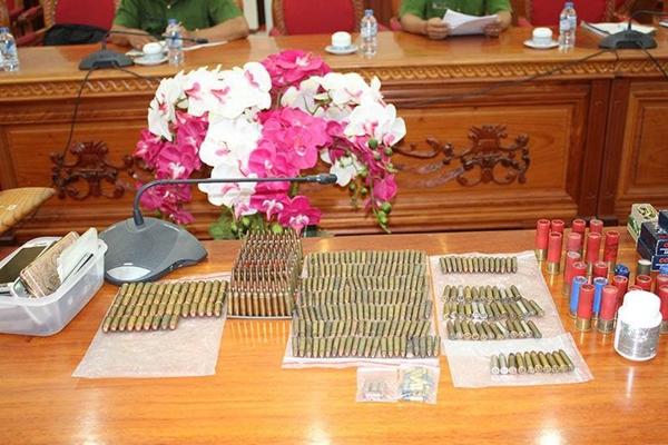 Chạm mặt các trùm buôn hàng nóng ở miền Tây, lộ kho lớn súng ống-6