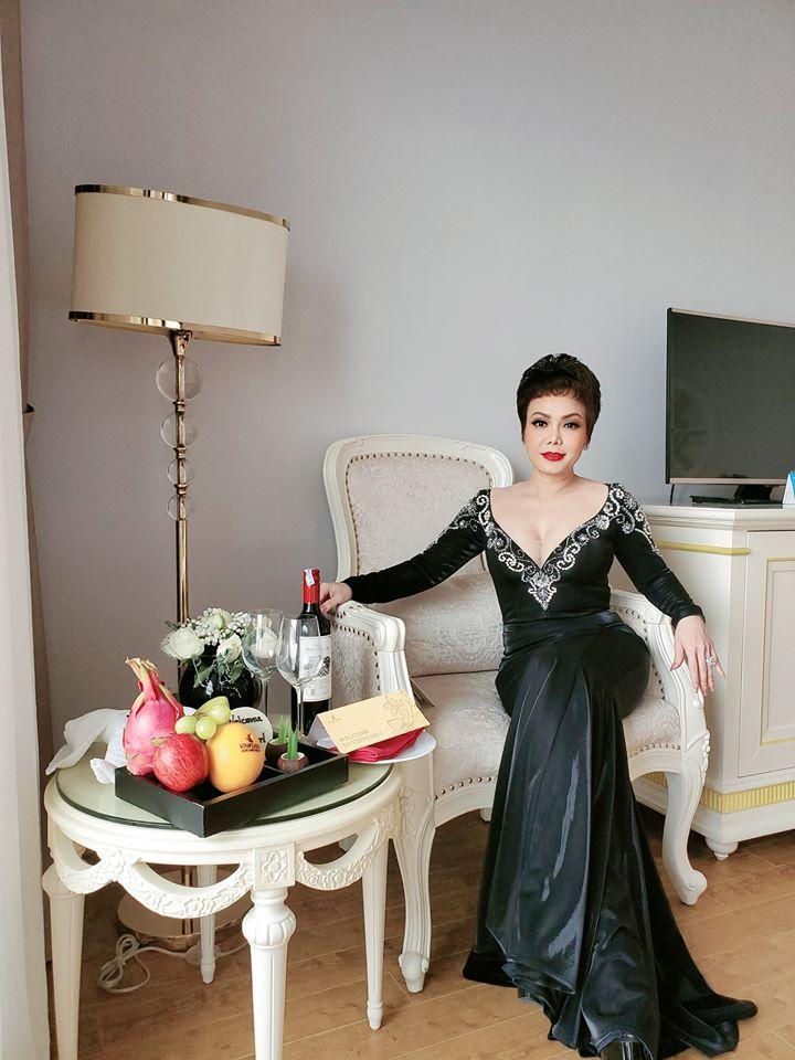 Việt Hương đi ăn cưới mà 5 lần 7 lượt lên đồ át cả cô dâu-5