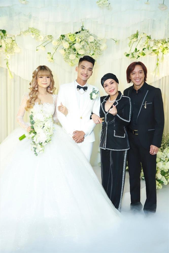 Việt Hương đi ăn cưới mà 5 lần 7 lượt lên đồ át cả cô dâu-9