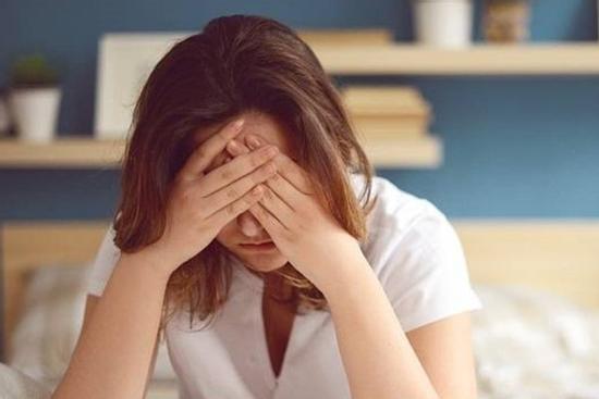 Chồng gửi ảnh đang nhậu với bạn, vợ phát hiện chuyện đau lòng