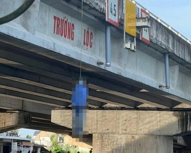 Phát hiện thi thể người đàn ông treo lơ lửng trên cầu-1