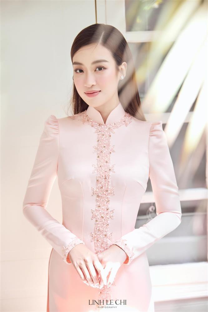 Con trai bầu Hiển khóa môi Đỗ Mỹ Linh trong lễ rước dâu-12