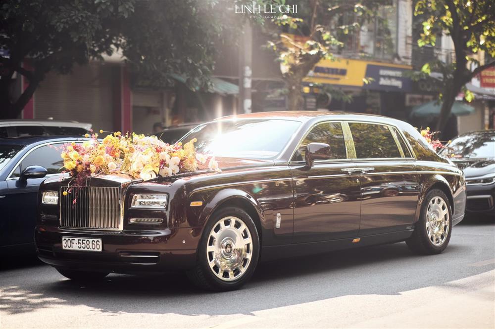 Con trai bầu Hiển khóa môi Đỗ Mỹ Linh trong lễ rước dâu-9