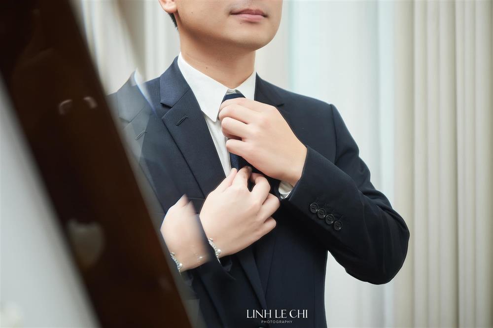 Con trai bầu Hiển khóa môi Đỗ Mỹ Linh trong lễ rước dâu-10