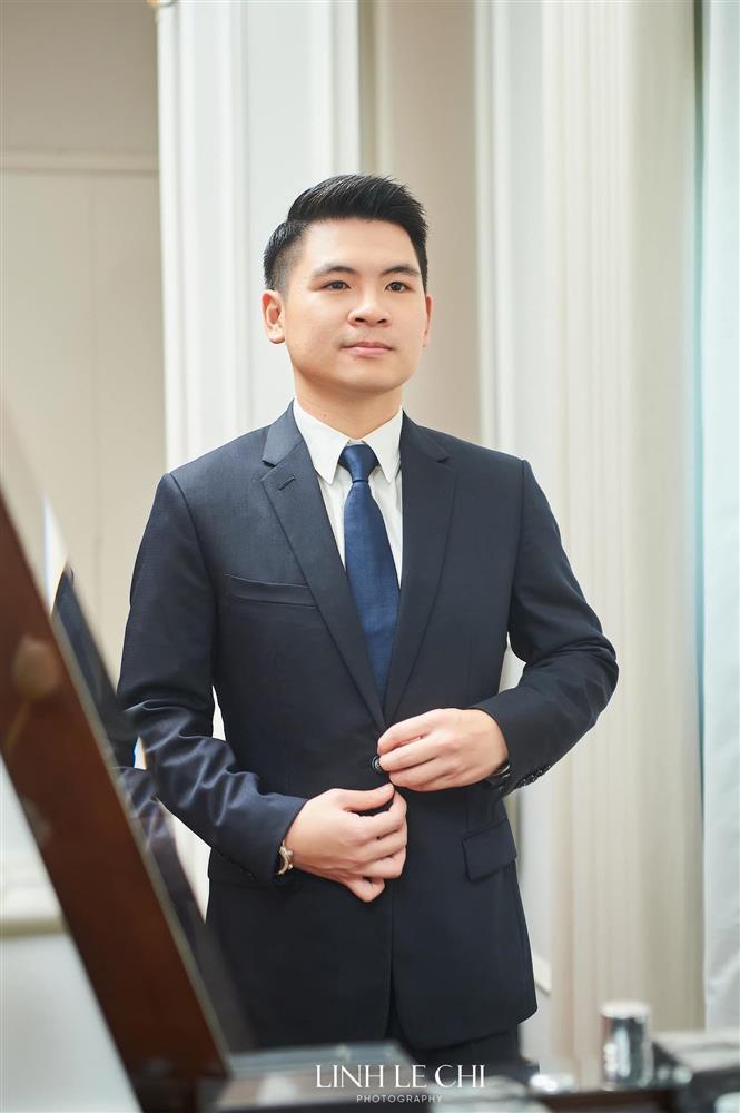 Con trai bầu Hiển khóa môi Đỗ Mỹ Linh trong lễ rước dâu-11