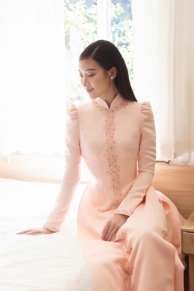 Cận cảnh 2 váy cưới của Đỗ Mỹ Linh trong tiệc cưới Đỗ Vinh Quang-3