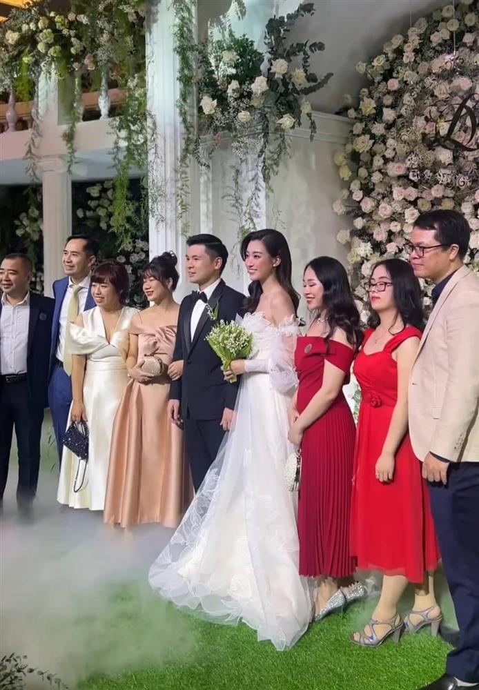 Đỗ Mỹ Linh đẹp đôi bên chú rể, không gian cưới chuẩn đại gia-2