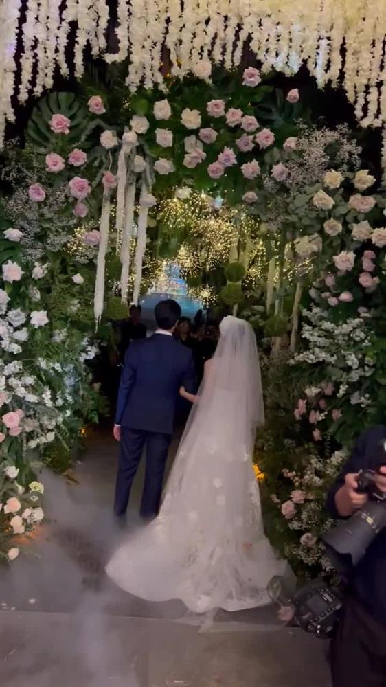 Đỗ Mỹ Linh đẹp đôi bên chú rể, không gian cưới chuẩn đại gia-3