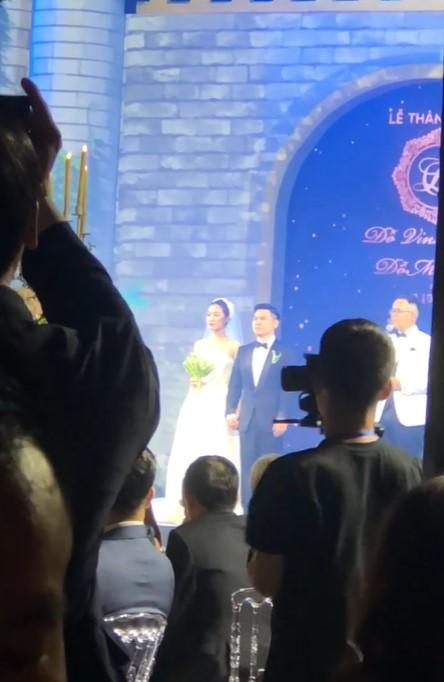 Đỗ Mỹ Linh đẹp đôi bên chú rể, không gian cưới chuẩn đại gia-13