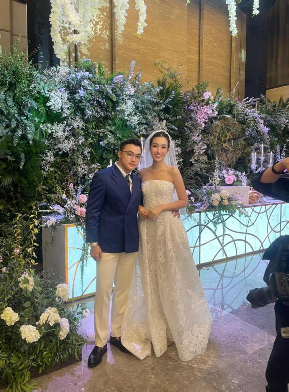 Lương Thùy Linh lên đồ khét lẹt lấn lướt cô dâu Đỗ Mỹ Linh-1