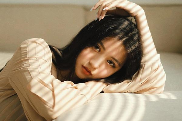 Khen người yêu cũ chia tay văn minh, cô gái lĩnh rổ gạch đá-4