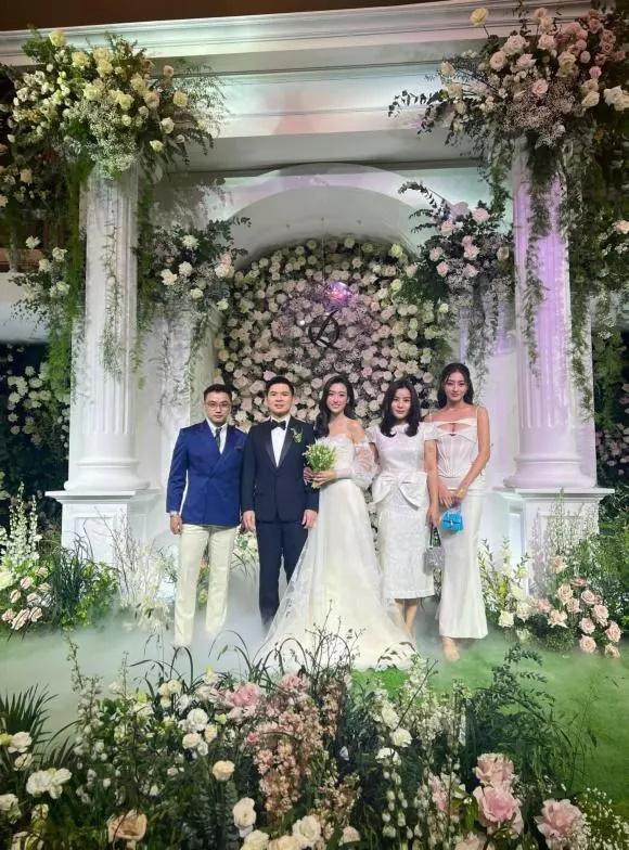 Một Á hậu gặp sự cố khi ăn cưới Đỗ Mỹ Linh - Đỗ Vinh Quang-6