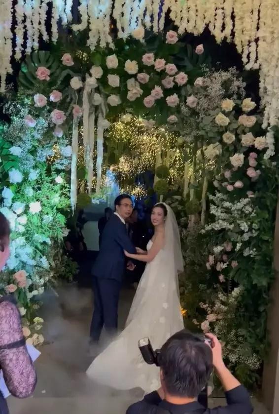 Chồng Đỗ Mỹ Linh trong hôn lễ: Em là định mệnh đời anh-9