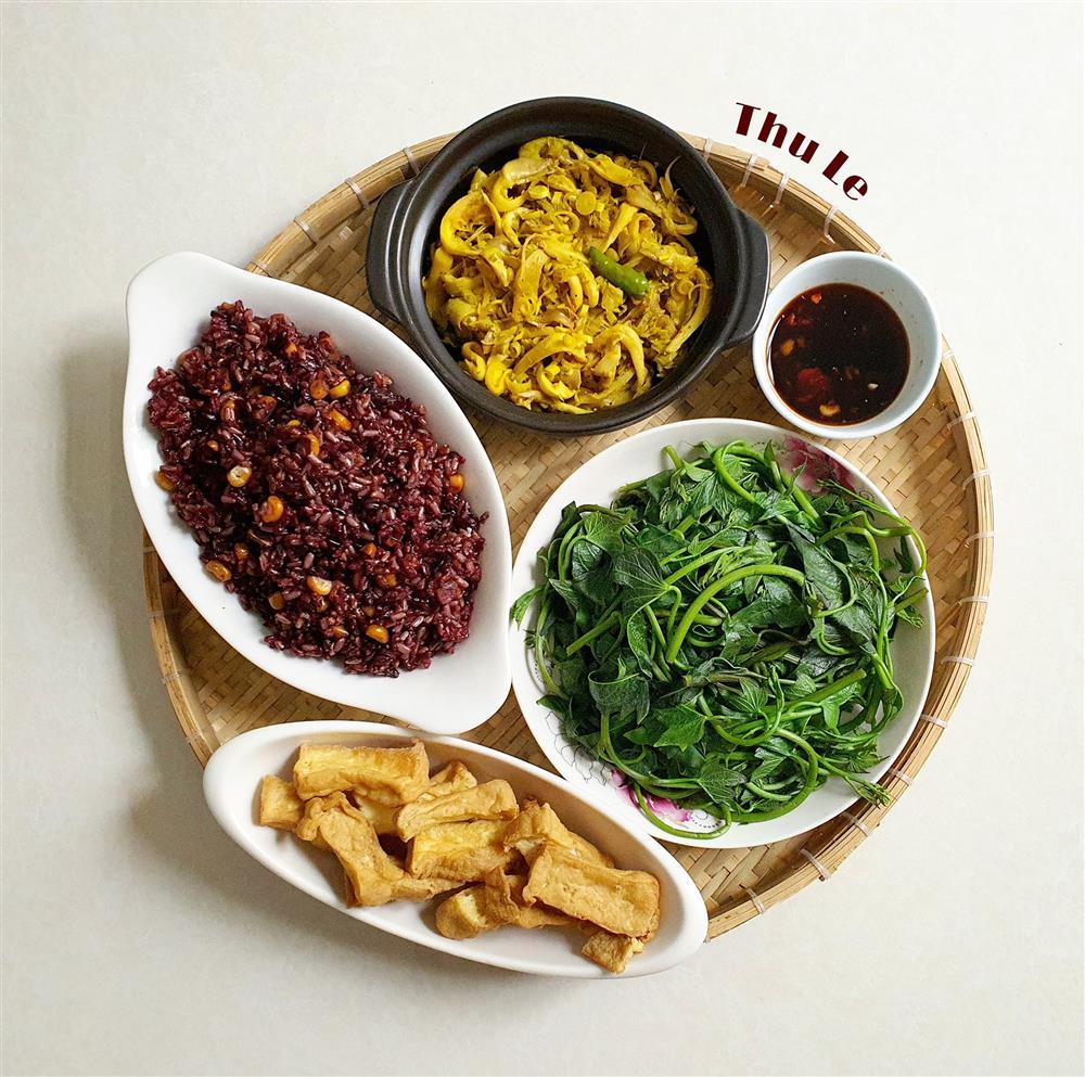 Loạt mâm cơm nhìn là thèm của vợ 9x nổi tiếng nấu ăn vụng-7