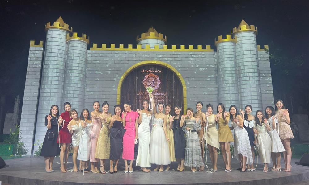 Đỗ Mỹ Linh đi giày bệt cùng váy cưới nửa tỷ để tránh dìm Đỗ Vinh Quang-4