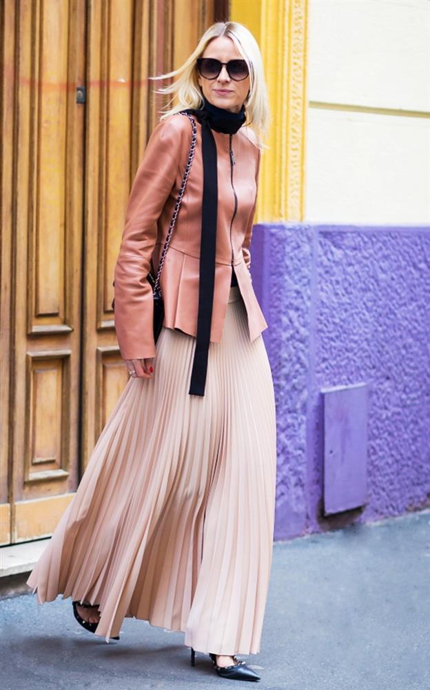 Mốt diện khăn quàng cổ siêu nhẹ phong cách Y2K-8