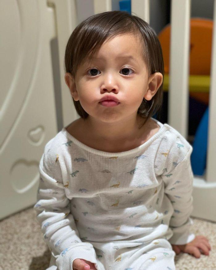 Hà Hồ cạn lời vì gu thời trang kỳ cục của cô con gái Lisa-4