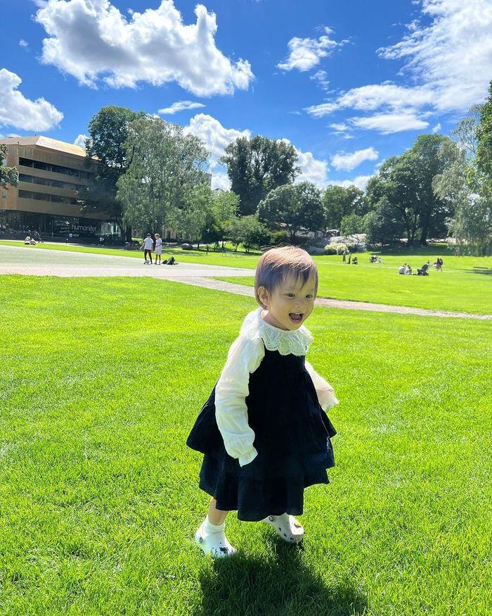 Hà Hồ cạn lời vì gu thời trang kỳ cục của cô con gái Lisa-9