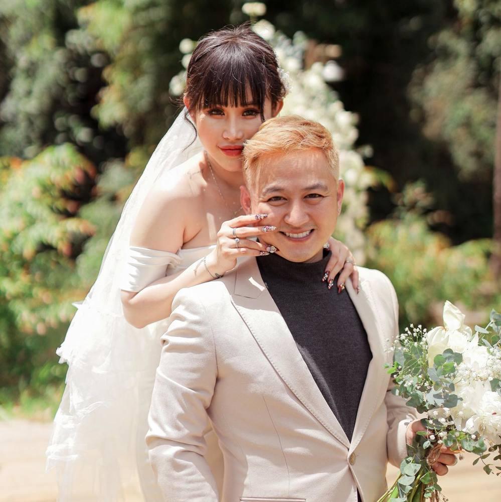 Hot girl từng xô xát Trang Nemo lấy chồng, ảnh tự đăng khác hình bị tag-10