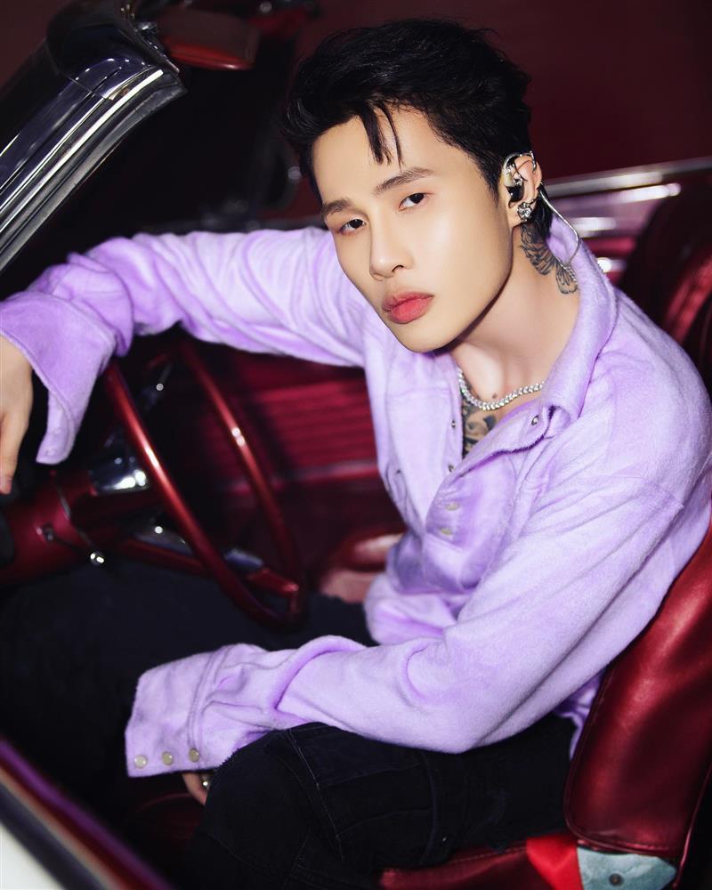 Được vệ sĩ hộ tống đi diễn trong đêm nhạc tái xuất, Jack bị nhận xét tiêu cực-4