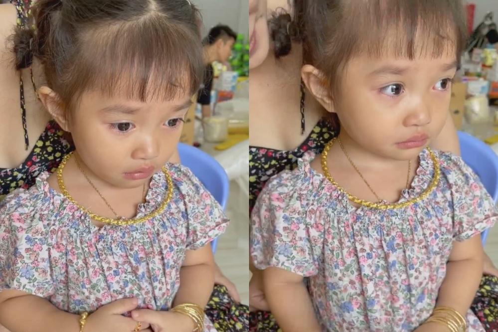 Quý tử Lê Dương Bảo Lâm đeo vàng nặng tay dù mới 2 tháng tuổi-6