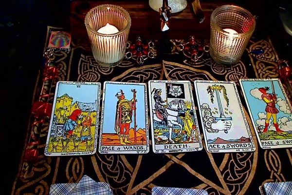 Bói bài Tarot hàng ngày - thứ Tư 26/10/2022: Răm rắp nghe lời-1