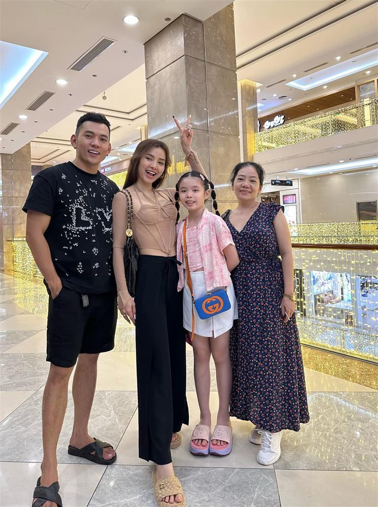 Tin showbiz Việt ngày 24/10: Con gái Thúy Nga không có số làm hoa hậu-11