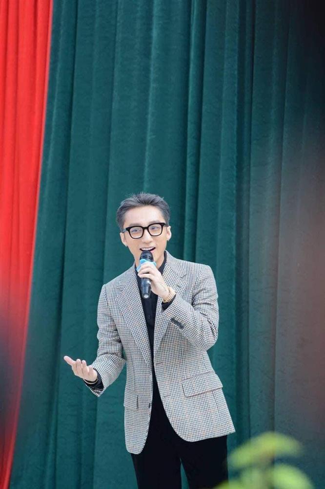 Sơn Tùng lộ da thật qua ảnh cam thường, chị em chỉ biết ước-4