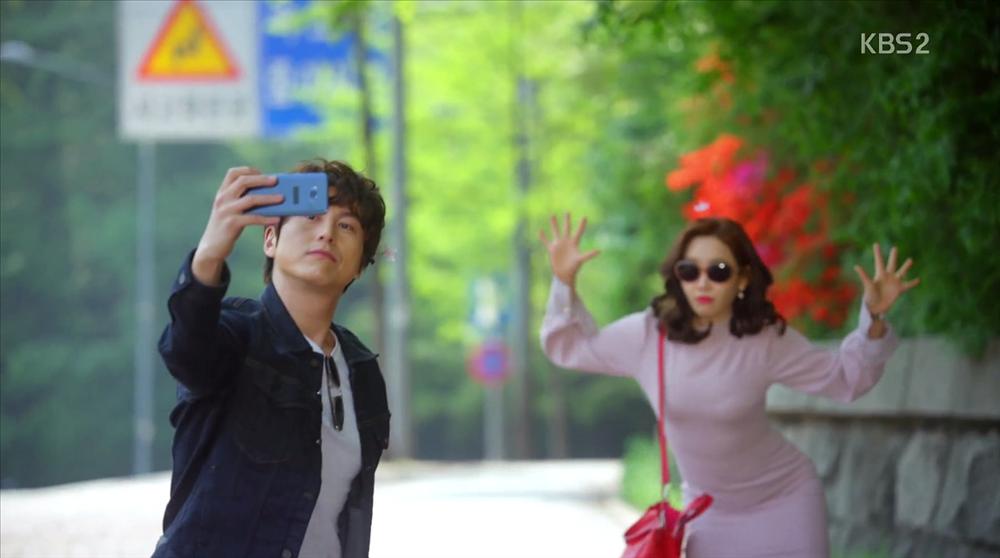 2 thái độ khác biệt của Park Ha Sun khi thấy cảnh hôn của chồng-1