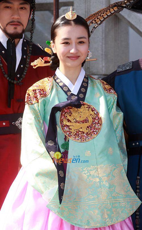 2 thái độ khác biệt của Park Ha Sun khi thấy cảnh hôn của chồng-4