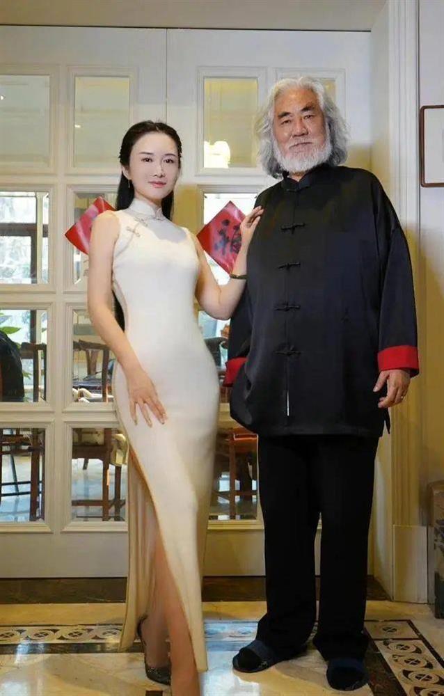 Vợ kém 31 tuổi của đạo diễn Trương Kỷ Trung bòn rút tài sản-1