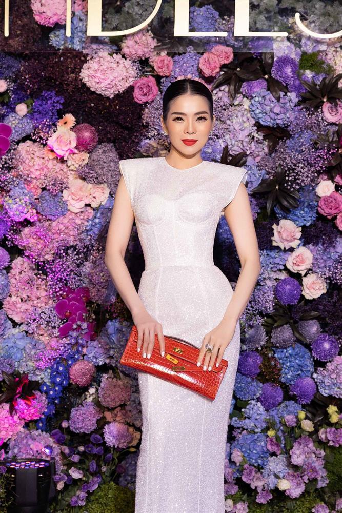 Hương Giang cá tính - Hoàng Thùy khoe body đẹp từng centimet-3