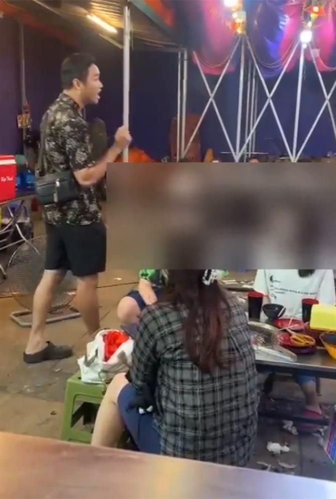 Clip 3 mẹ con đi ăn đòi tính tiền 2 suất: Chủ quán buffet lên tiếng-1