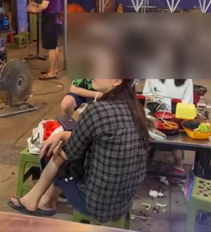 Clip 3 mẹ con đi ăn đòi tính tiền 2 suất: Chủ quán buffet lên tiếng-2