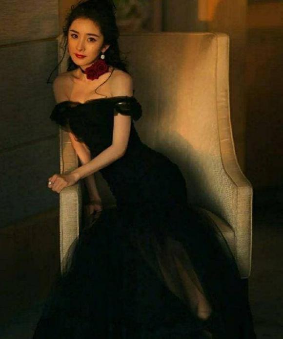 Dương Mịch bị tụt áo, hành động chứng minh bản lĩnh sao hàng đầu-4