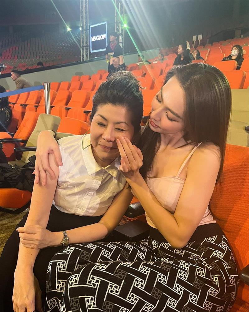 Thùy Tiên gặp lại MC Miss Grand, visual cặp gây trầm trồ-6