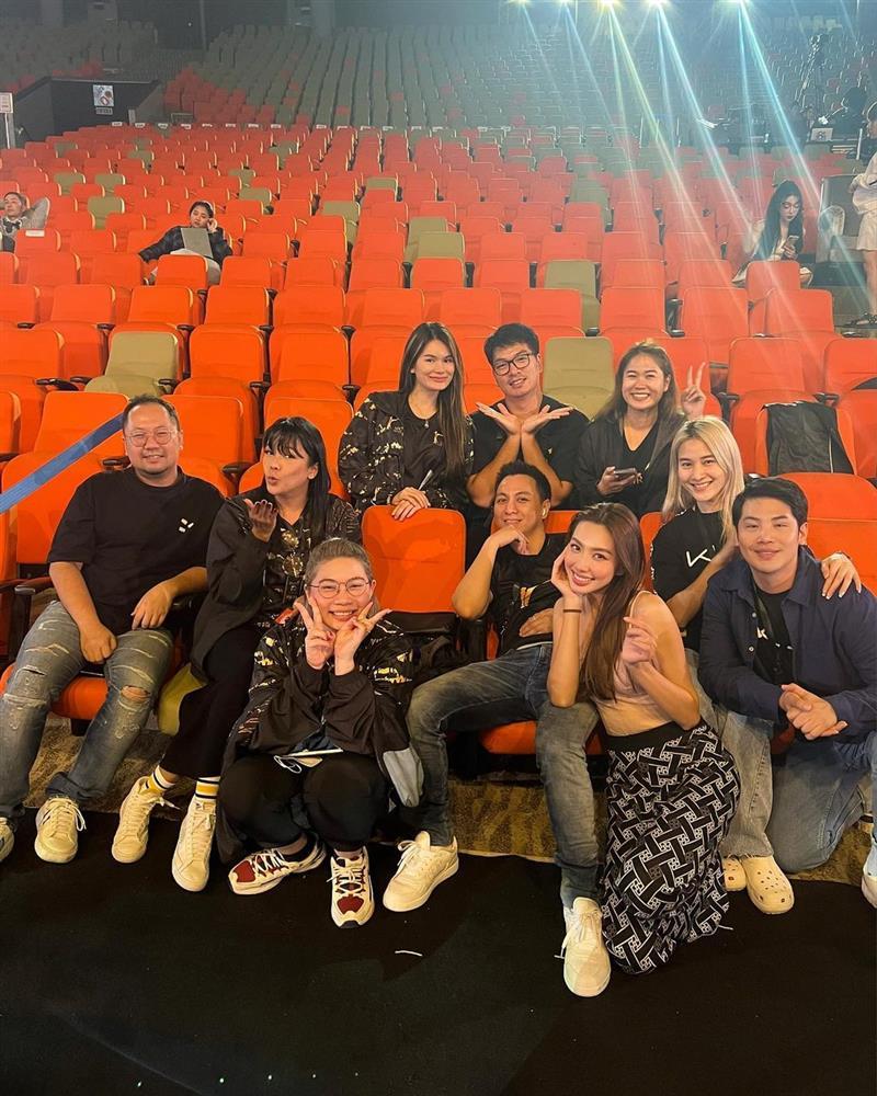 Thùy Tiên gặp lại MC Miss Grand, visual cặp gây trầm trồ-7