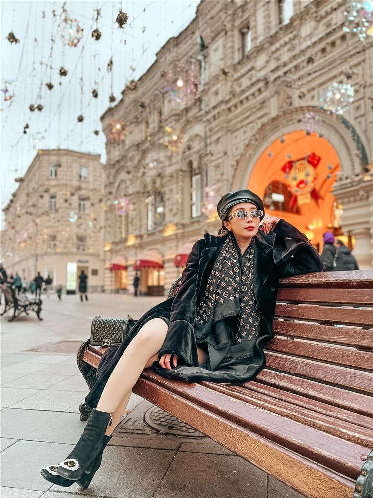 Quỳnh Nga hết hở bạo, chuyển style kín như bưng khi vi vu nước Nga-6