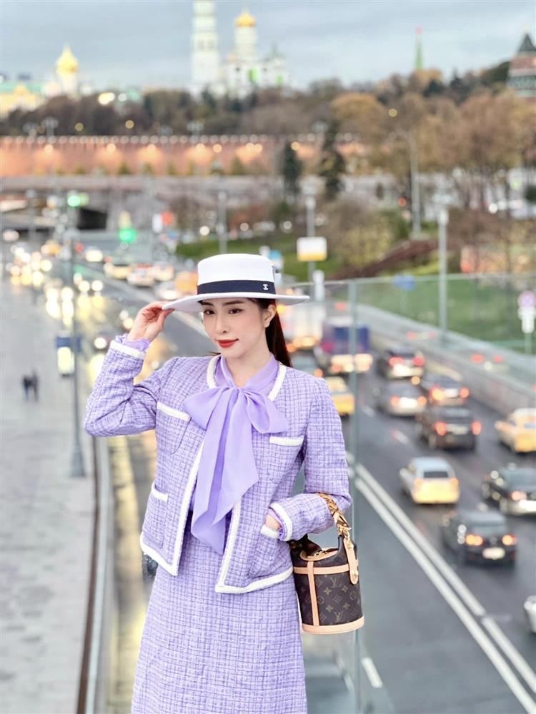 Quỳnh Nga hết hở bạo, chuyển style kín như bưng khi vi vu nước Nga-4