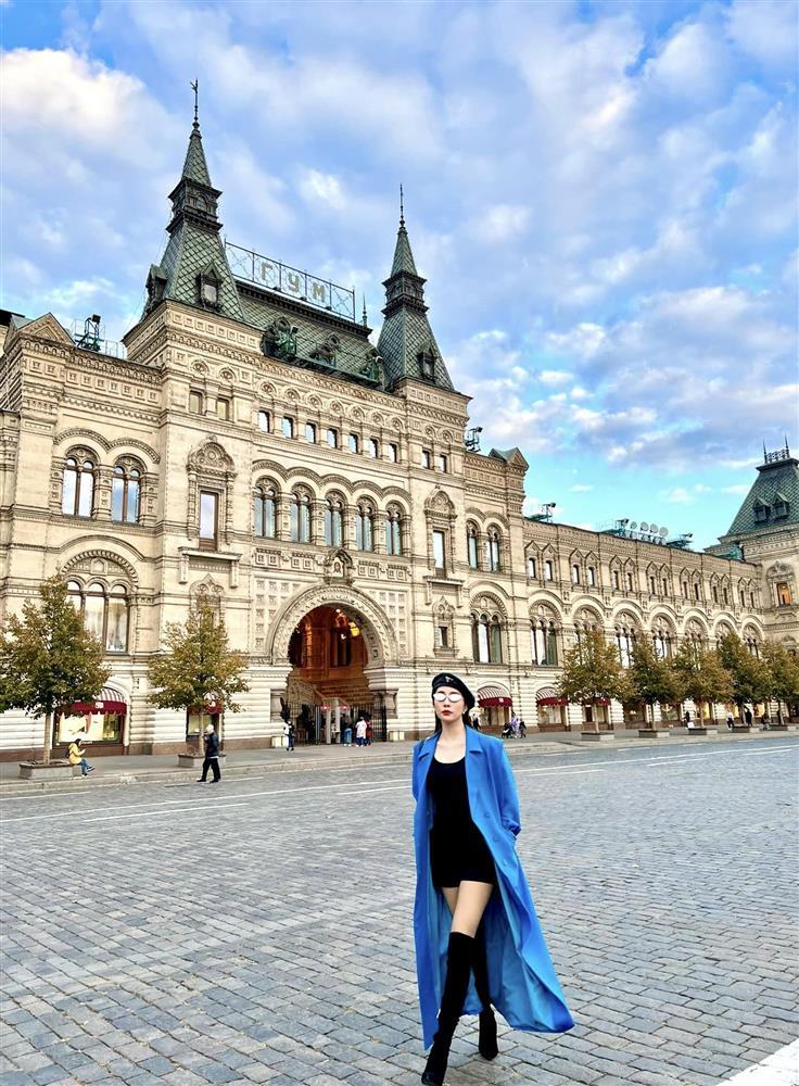 Quỳnh Nga hết hở bạo, chuyển style kín như bưng khi vi vu nước Nga-8