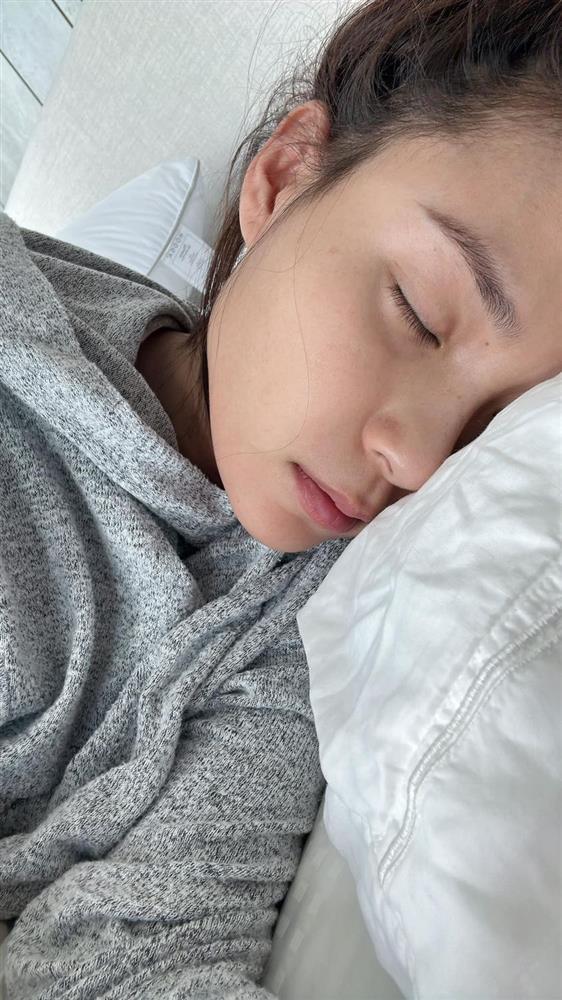 Tin showbiz Việt ngày 25/10: Thúy Diễm ốm như chết đi sống lại-1