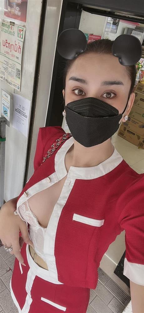 Lâm Khánh Chi lộ phụ kiện hack eo khi sang Thái Lan sửa giọng-3