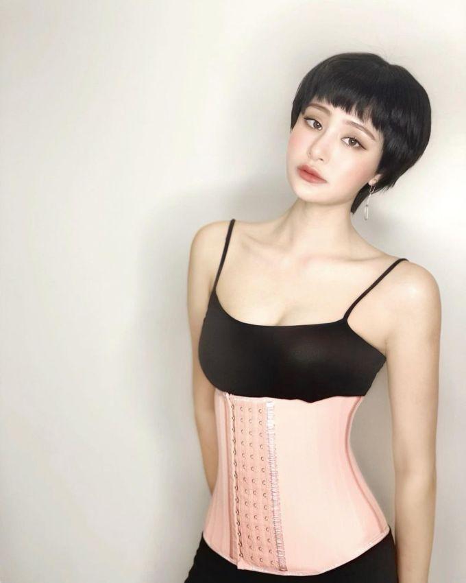 Lâm Khánh Chi lộ phụ kiện hack eo khi sang Thái Lan sửa giọng-6