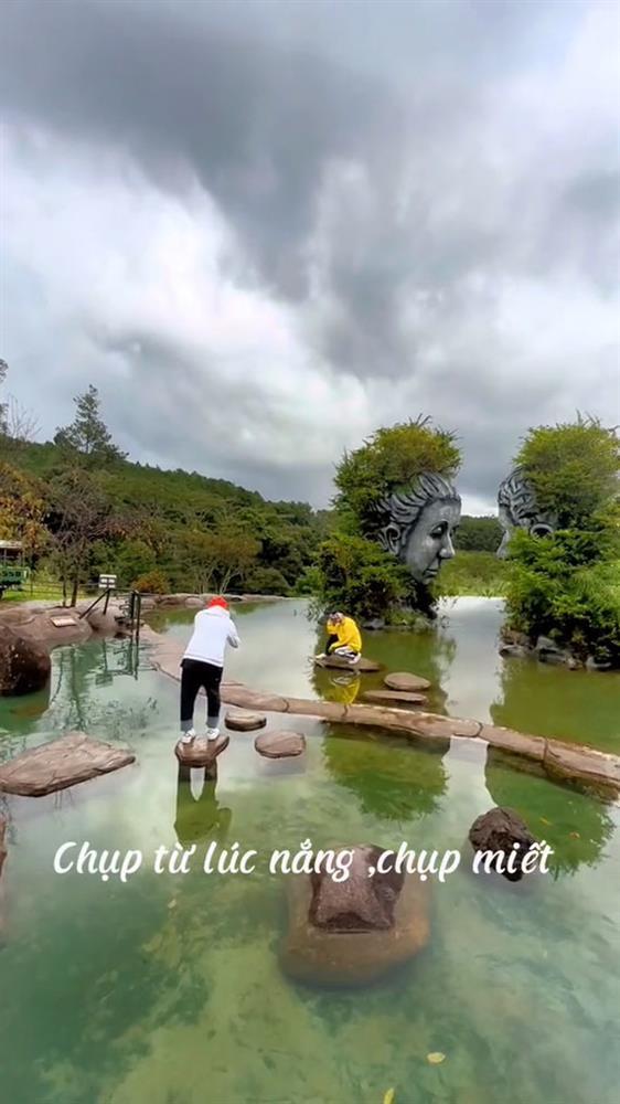 2 thanh niên đi Hồ Vô Cực, hào hứng tới mức chụp ảnh cả ngày-1