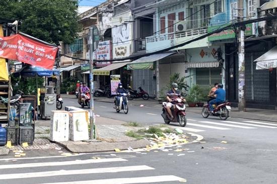 Thanh niên bị chém chết ngay trên đường ở TP.HCM