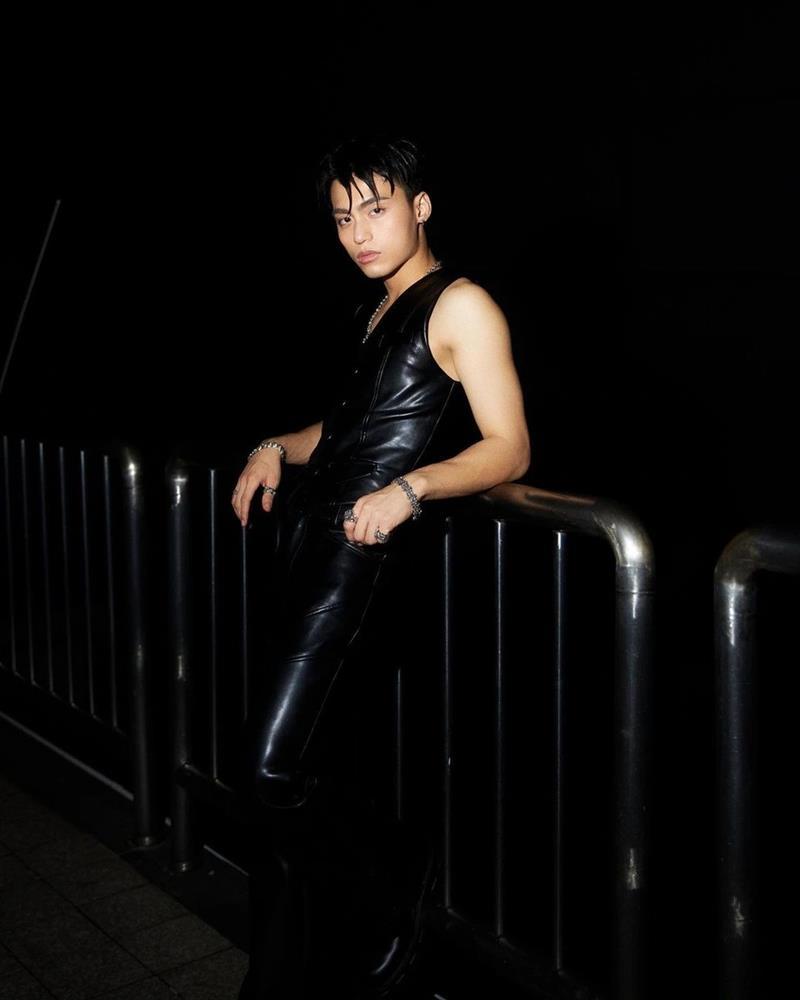 MONO mặc gì khi đi diễn? Nữ tính đến độ người nhìn đỏ mặt-4