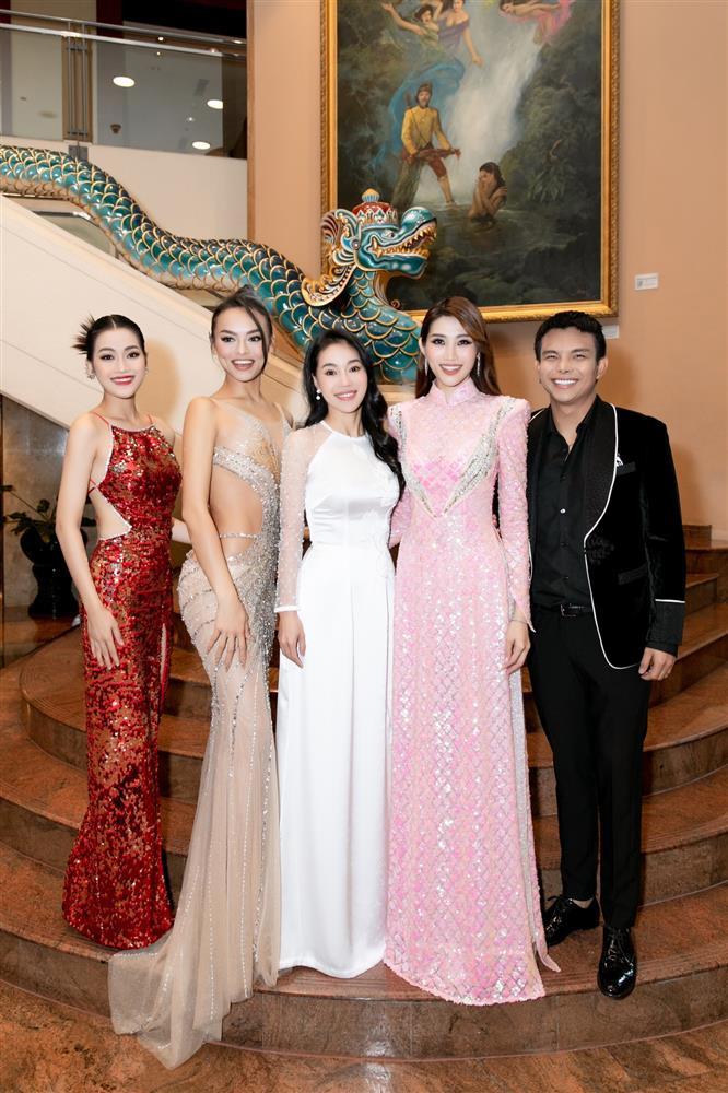 Chủ tịch Miss Grand xém kêu cứu trước nhan sắc thật Mai Ngô-10