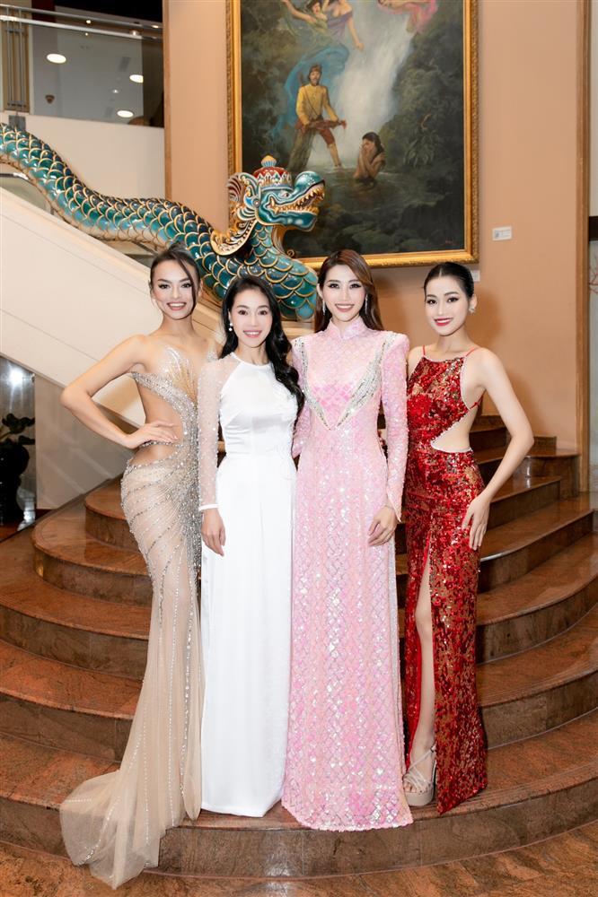 Chủ tịch Miss Grand xém kêu cứu trước nhan sắc thật Mai Ngô-9