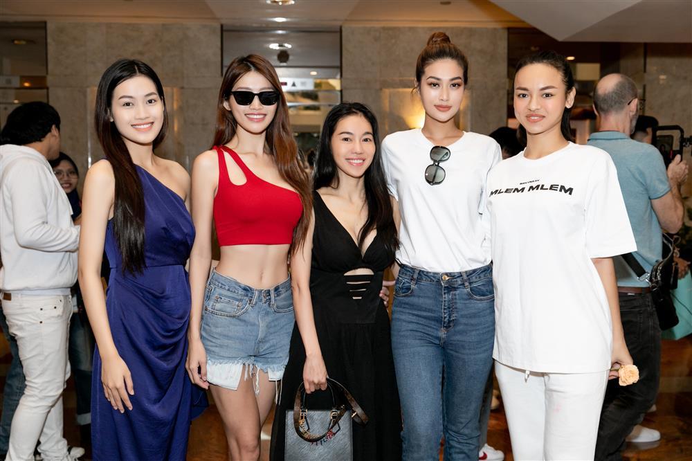 Chủ tịch Miss Grand xém kêu cứu trước nhan sắc thật Mai Ngô-6