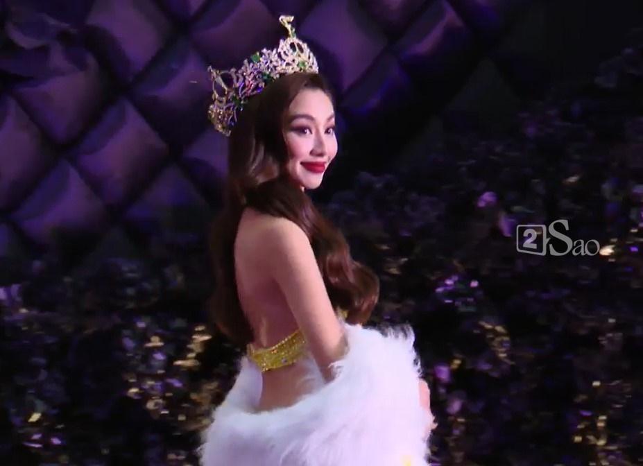 Thảm đỏ chung kết Miss Grand: Thiên Ân và Thùy Tiên tỏa sáng-1